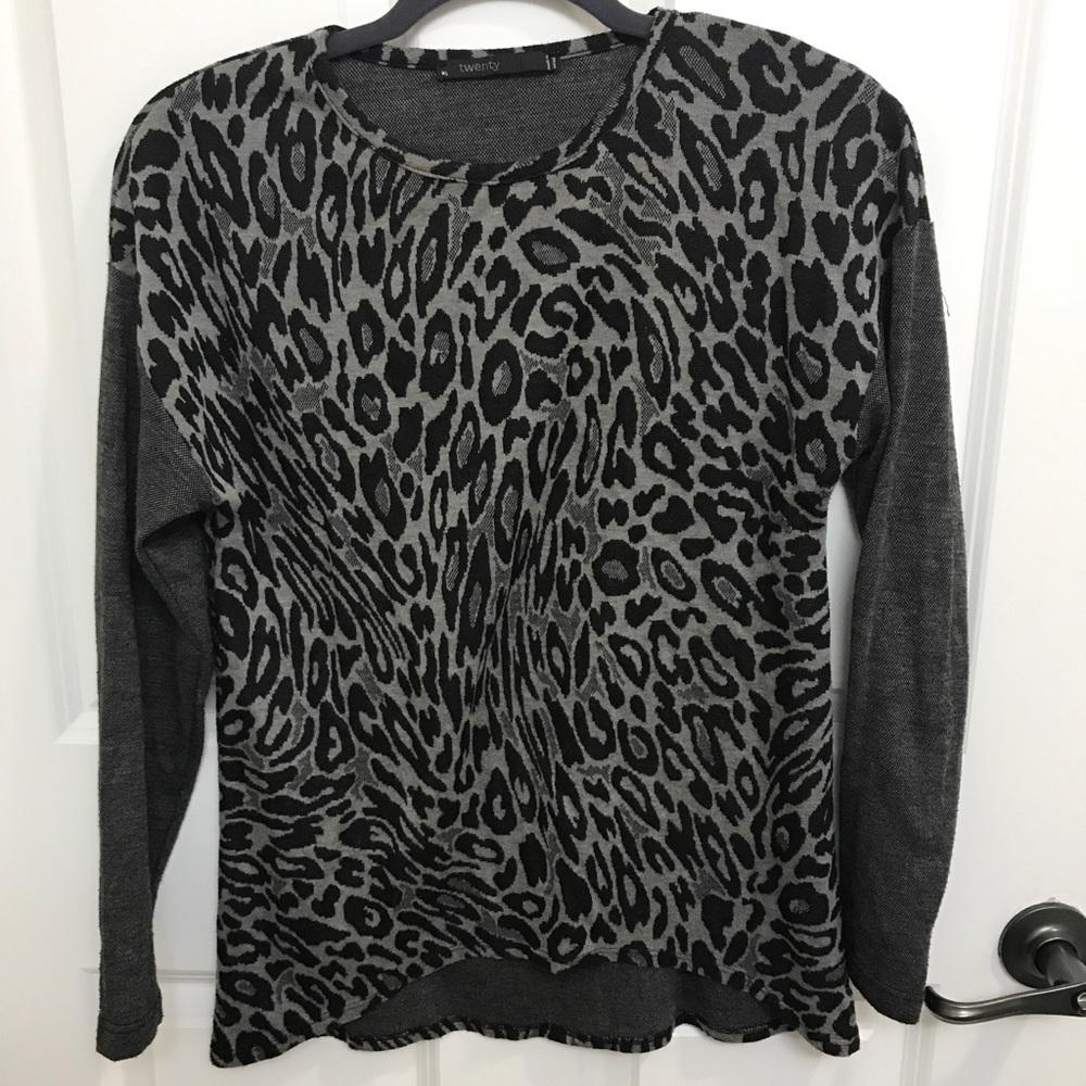 Twenty high low printed sweater size xs